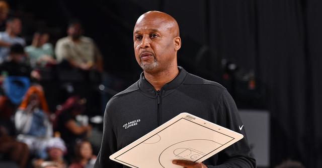 肖：我新秀赛季工资15万美元 球员们知道后很震惊