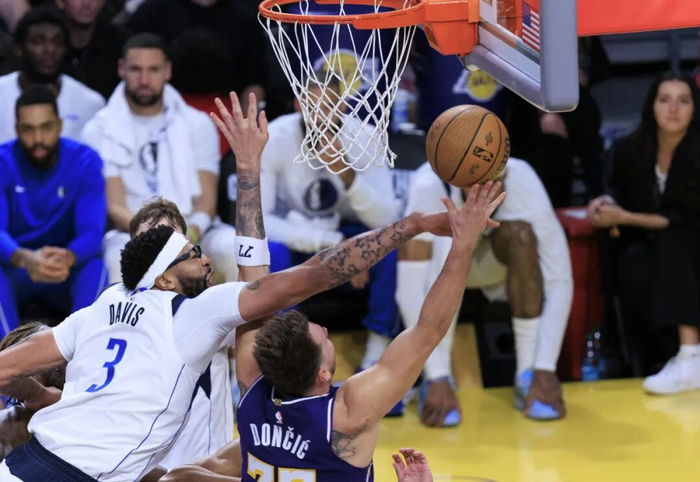 开云体育平台-富保罗想让浓眉走？阿里纳斯：浓眉最终会想办法偷偷溜回湖人|安东尼·戴维斯|安东尼-戴维斯|洛杉矶湖人队|戴维斯-贝尔坦斯|里奇·保罗_新浪体育_新浪新闻